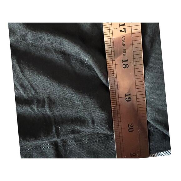 St. John Yellow Label Black Knit Sweater Size Medium Crewneck - Picture 8 of 9